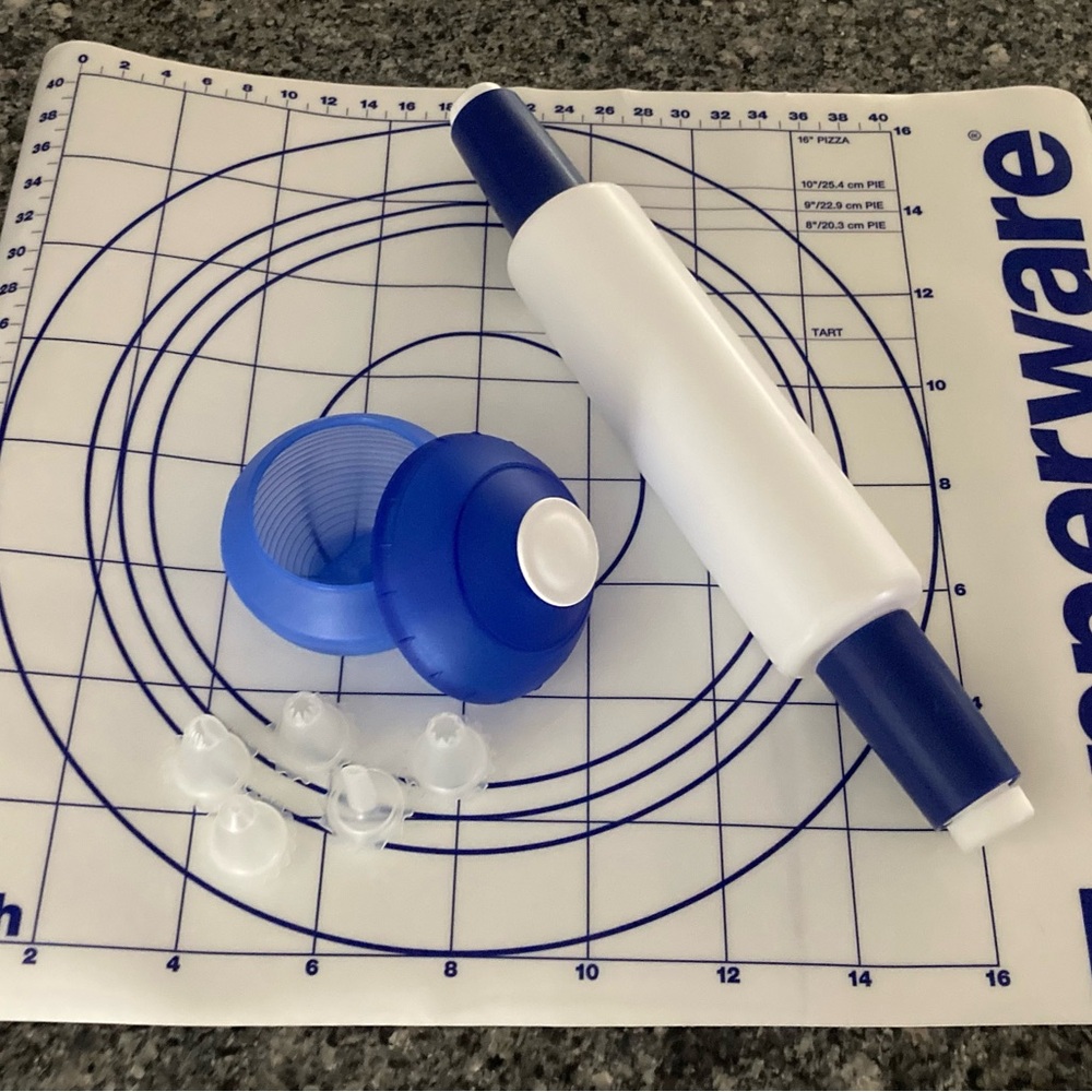 Tupperware 8-piece baking set, Blue & White, New, Rare